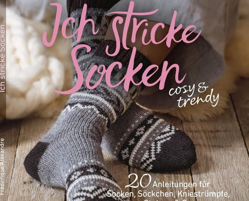 Rezension: Ich stricke Socken – cosy & trendy: 20 Strickanleitungen für Socken, Söckchen, Kniestrümpfe, Stulpen & Co.