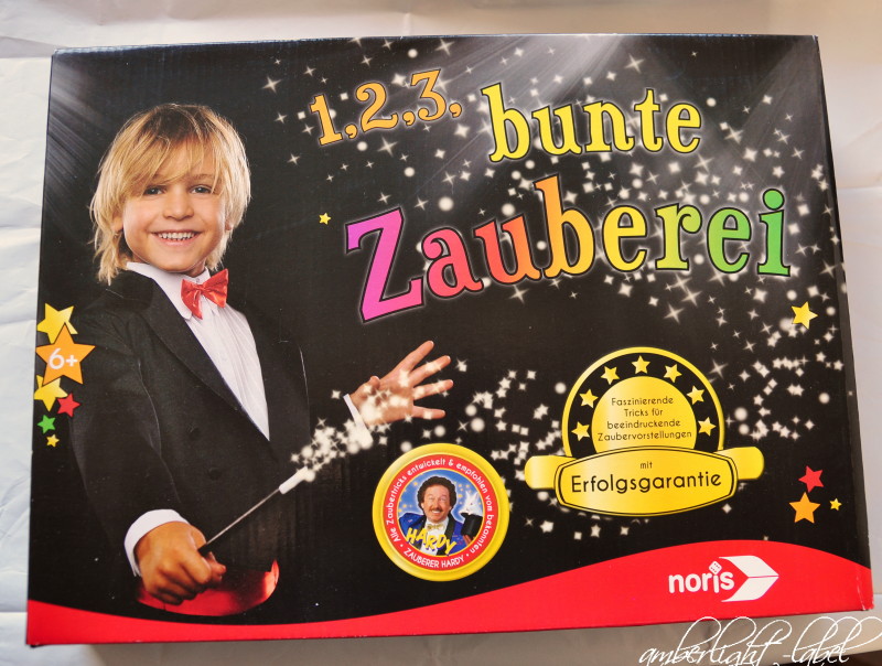 Spiel(zeug)rezension: Zauberkasten 1,2,3, … bunte Zauberei – mit Erfolgsgarantie von Noris