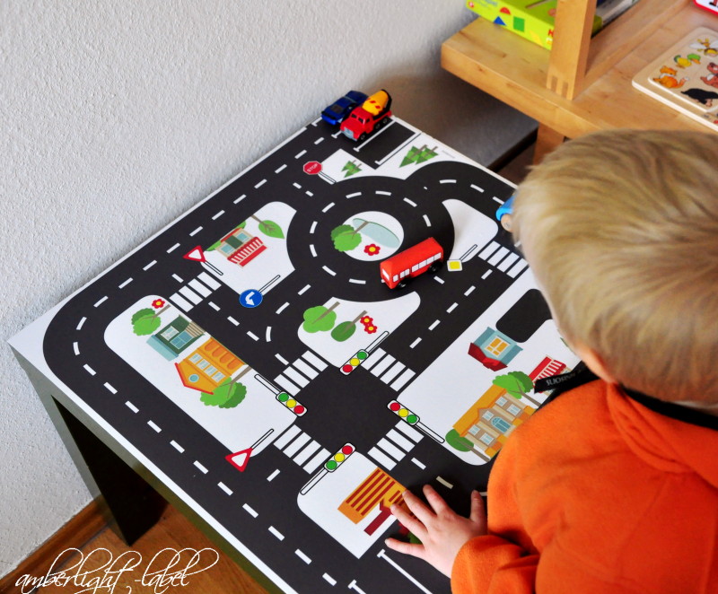 Ikea Hacker Upcycling: Spieltisch Spielfolie Spielzeugstraßen Möbelfolie Lack