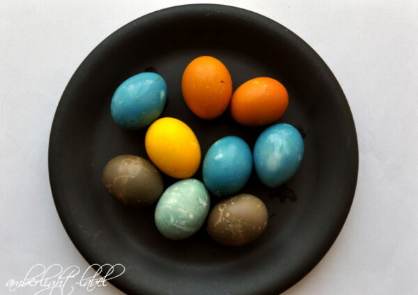 Ostern Eier färben mit Kurkuma, Rotkraut, Zwiebeln