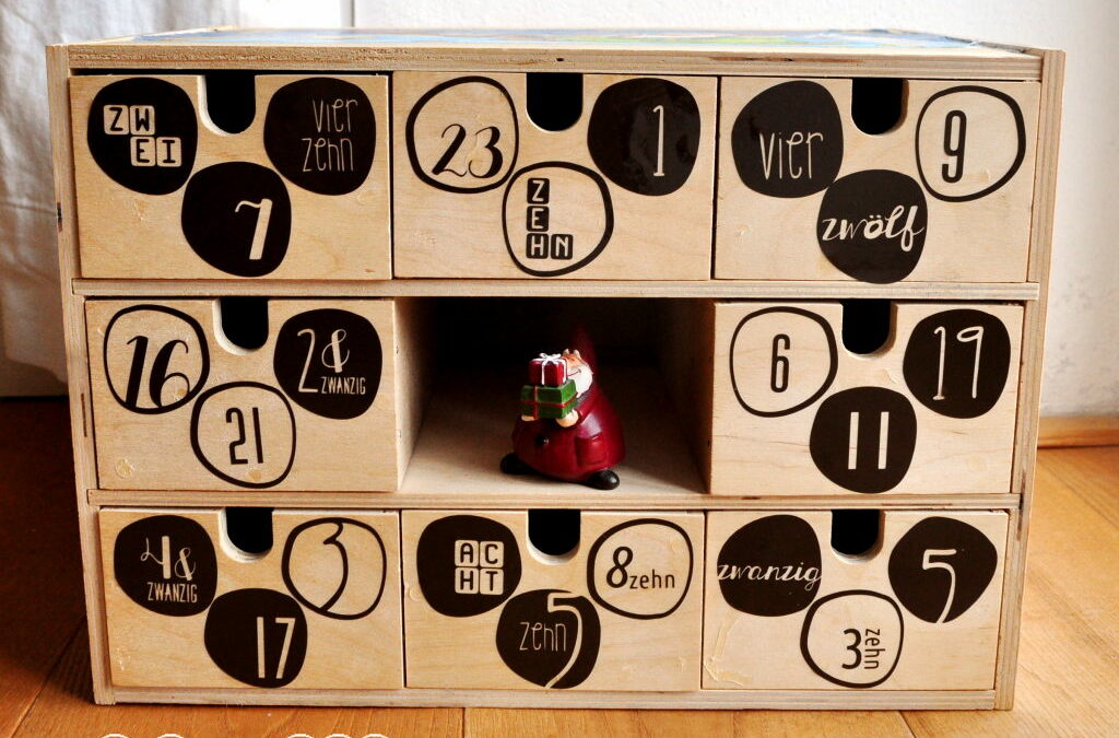 Ikea Hacker Adventskalender mit der Mini-Kommode Moppe Zahlen Din.Din Handmade