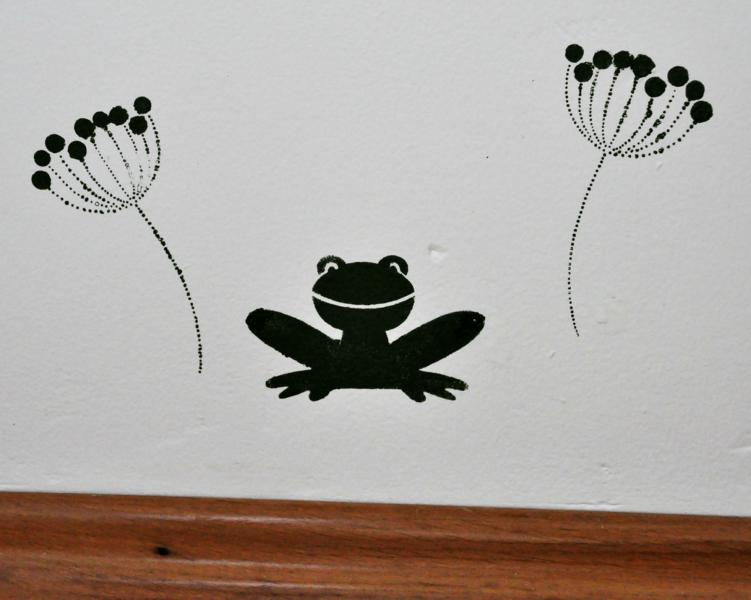 Kinderzimmer: Frosch an der Wand