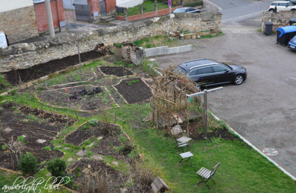 12tel Blick Garten im Vierseithof 2022 März